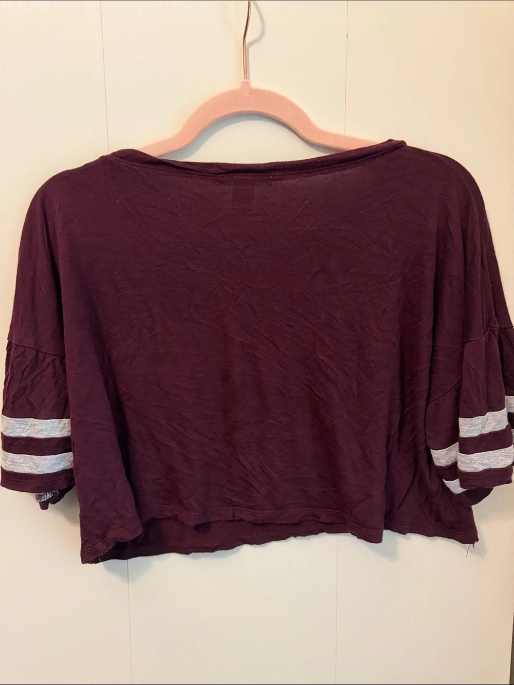 Bozzolo Burgundy Cropped Tee with Contrast Sleeve Stripes